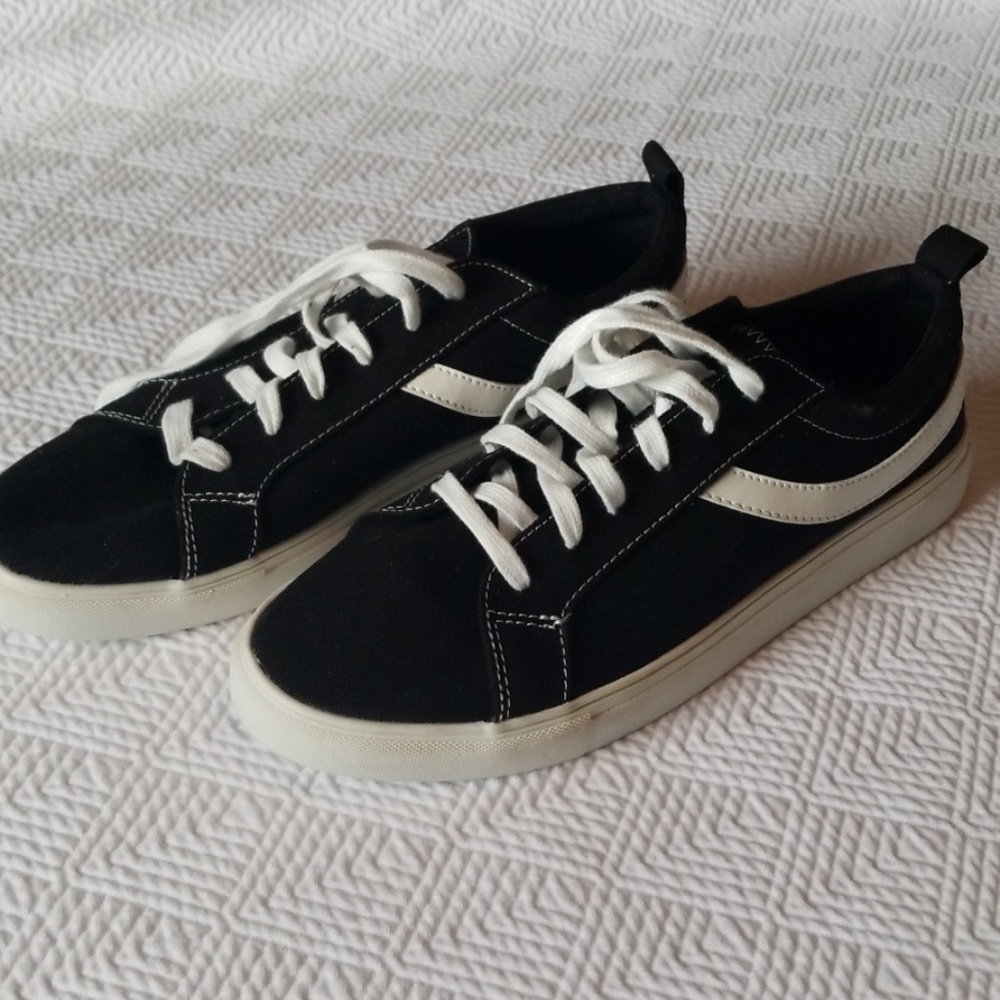 Womens Size 11 Wild Fable Sneakers
